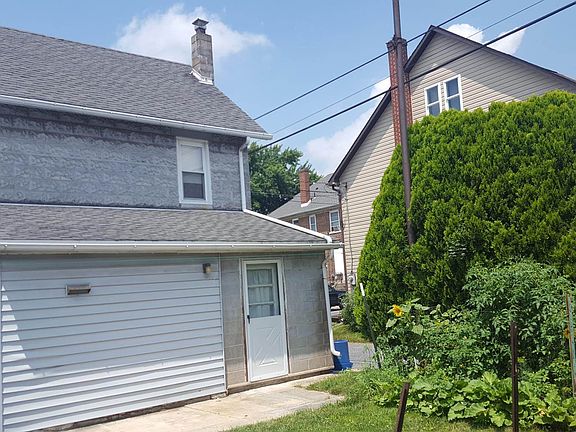 3rd image of 118 E 17th St