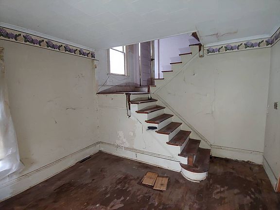 3rd image of 273 McLennan Ave