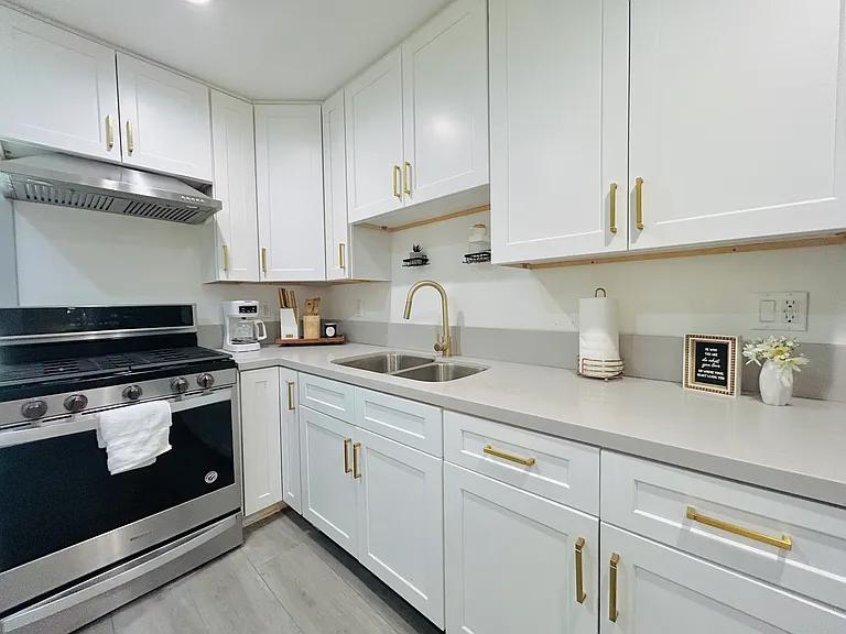 14954 Sherman Way #104 — Photo 2