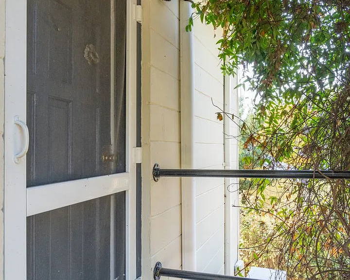 1007 Bethany St — Photo 4