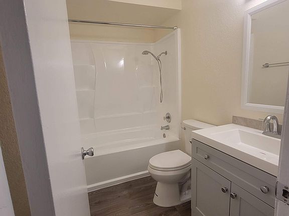 4th image of 4060 Marlborough Ave #1