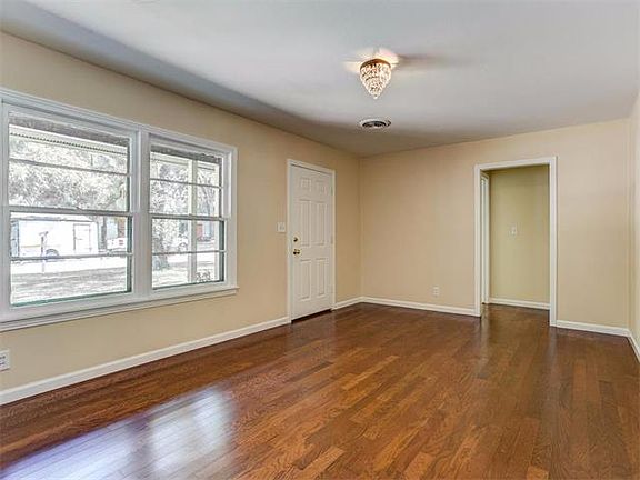2nd image of 1103 Arcadia Ave