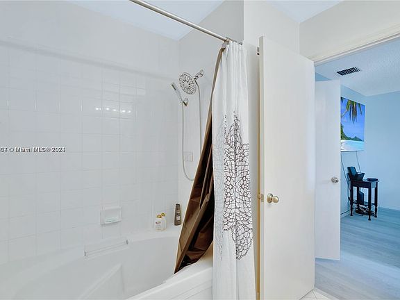 4th image of 1130 SW 44th Way #1130