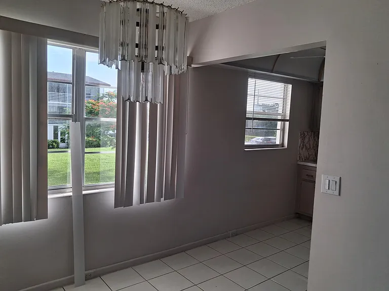 445 Fanshaw Way — Photo 3