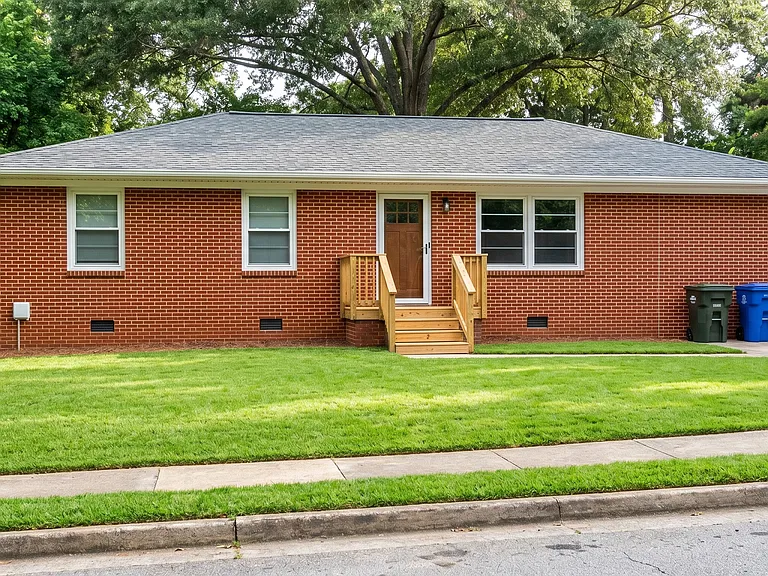 1101 Fontana St — Photo 3