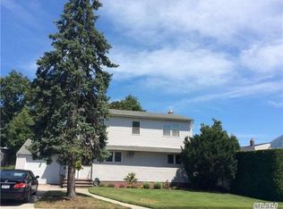 14 Meadow Dr, Albertson, NY 11507