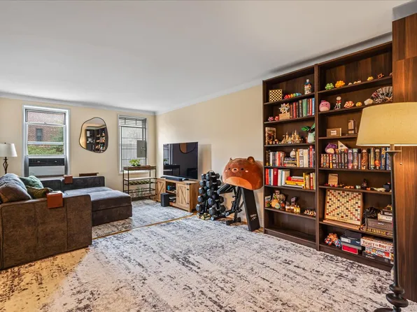 67-12 Yellowston Boulevard image 5 of 18