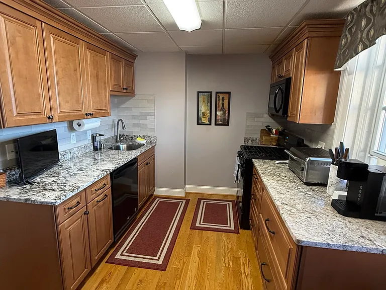 41 Chatham St #8 — Photo 14