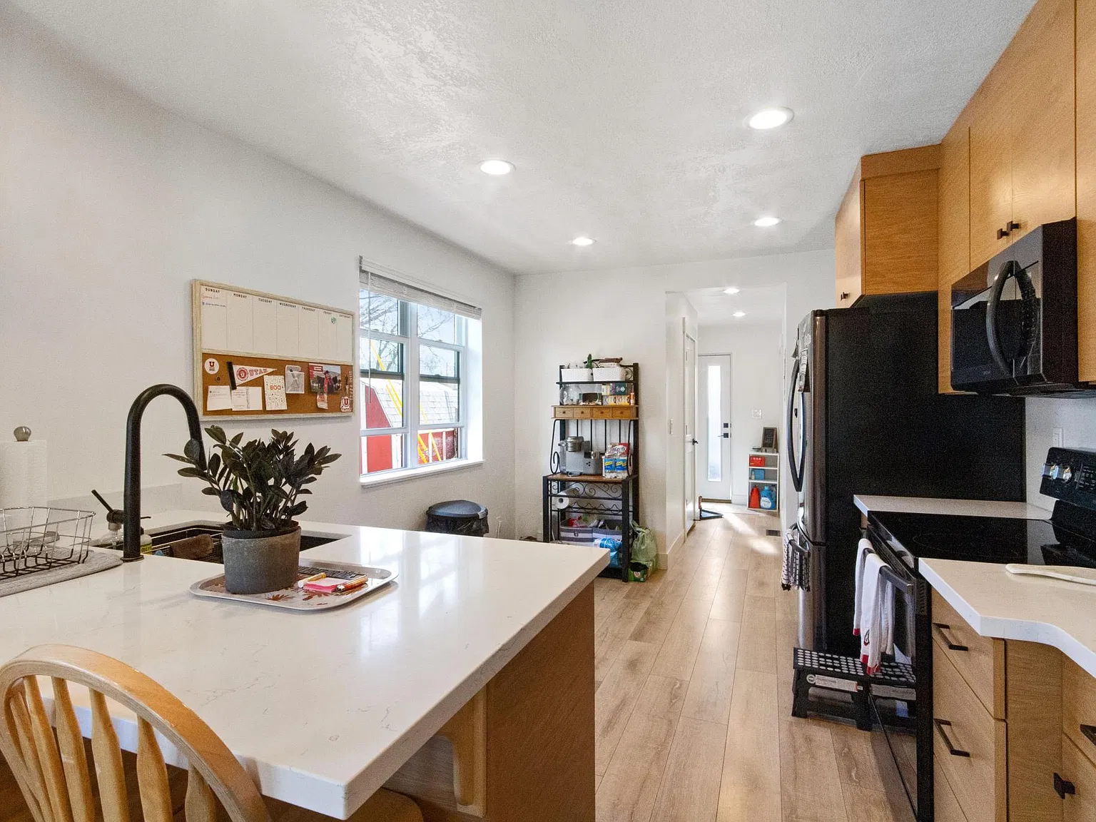 366 E Logan Ave — Photo 3
