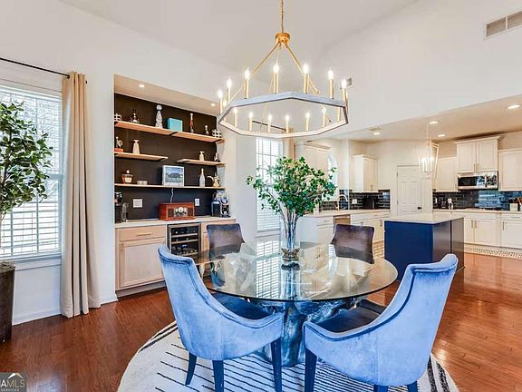 5th image of 3150 Esplanade Cir SW