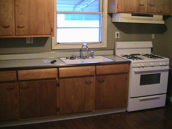 2nd image of 942 Rosewood Dr