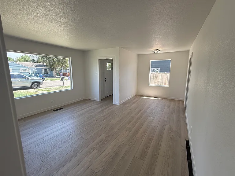 1850 W 50th Ave — Photo 9