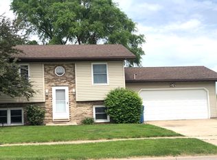 2301 Ashland Dr, Morris, IL 60450