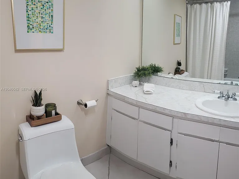 550 Oaks Ln #202 — Photo 14