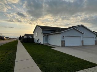 1853 49th St S, Fargo, ND 58103