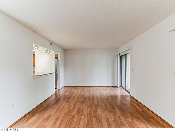 3rd image of 190 Hickory Woods Ct APT 4A