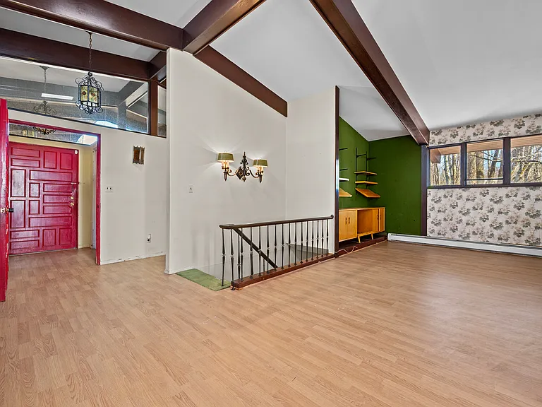 100 Leonard Rd — Photo 16
