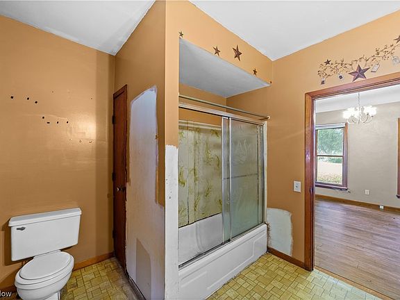 4th image of 1048 Mechanic St