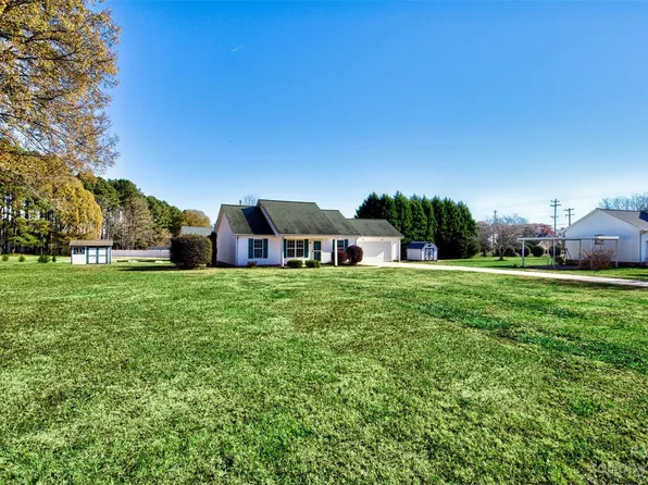 112 Brook Glen Dr, Mooresville, NC 28115