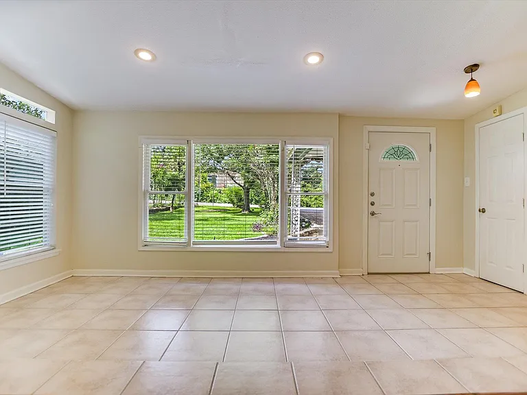 208 Braeswood Rd — Photo 4