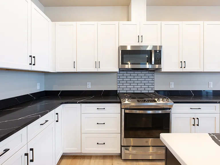 5377 Remington Dr — Photo 10