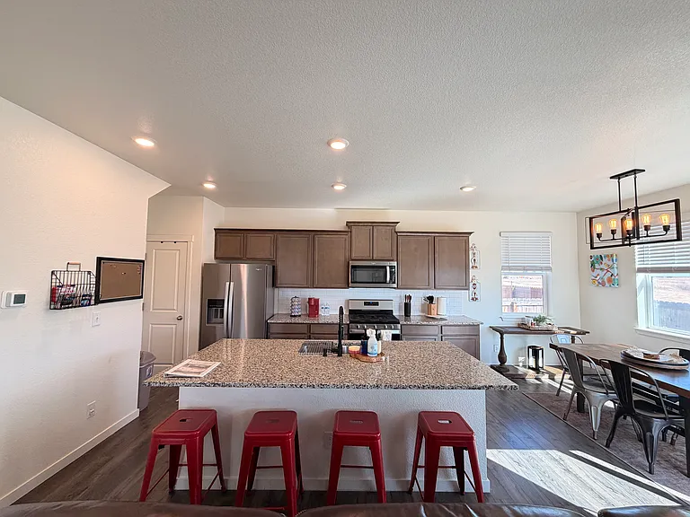 6977 Maidford Dr — Photo 10