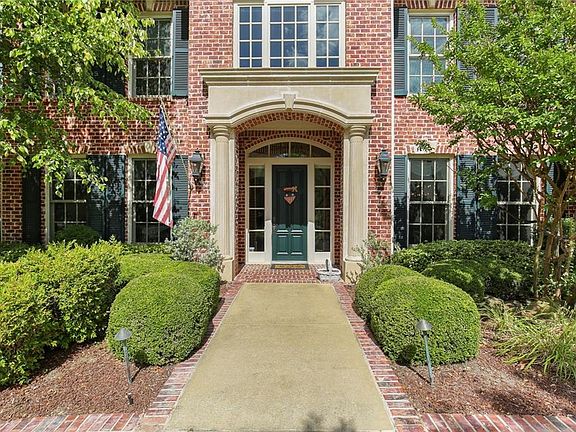 2nd image of 706 Stratford Ln