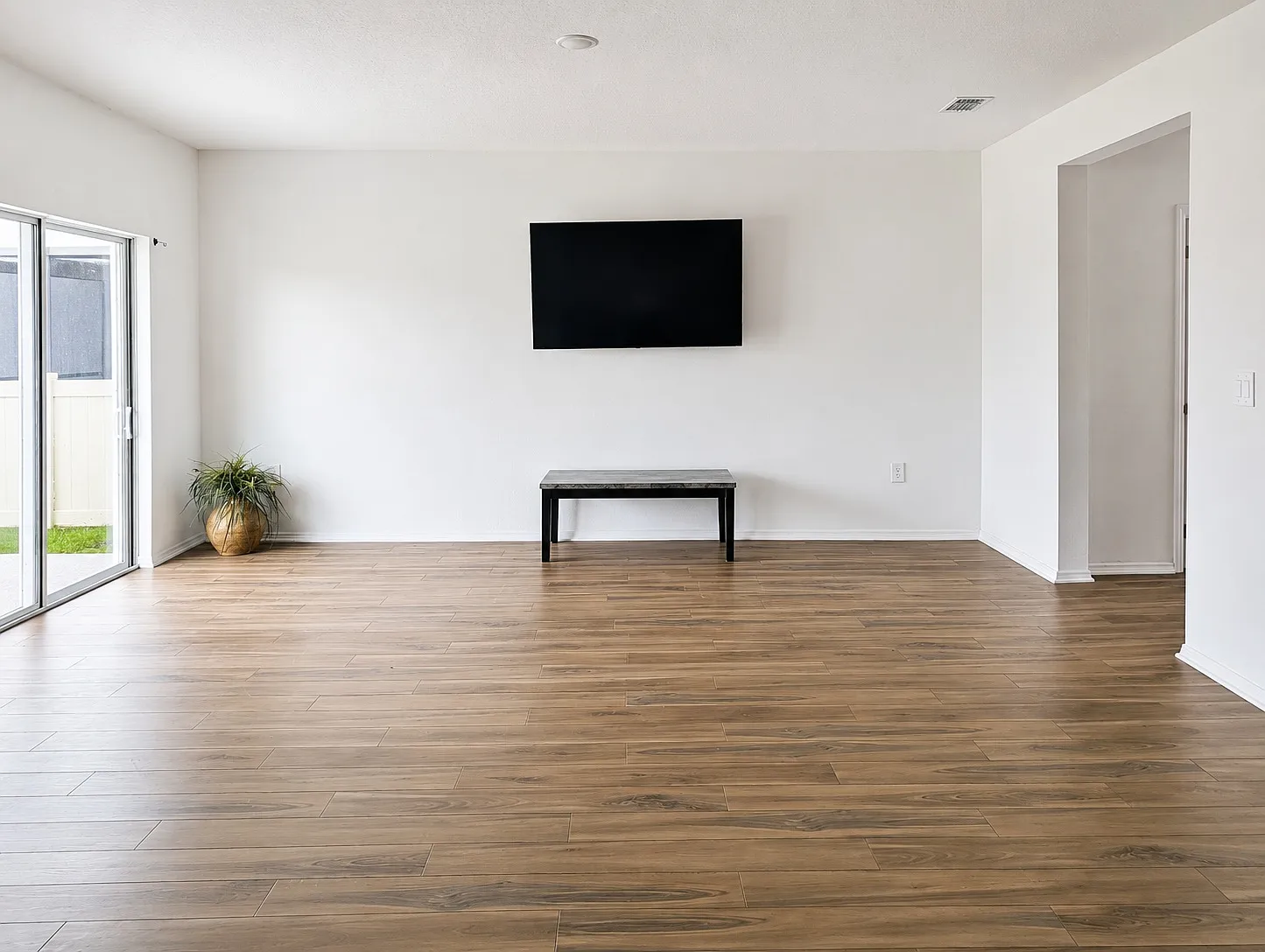 4 bed, 2.5 bath, 1980 sqft, $3,000 — Photo 3