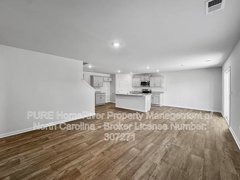 5 bed, 3.0 bath, 2511 sqft, $2,250 — Photo 3