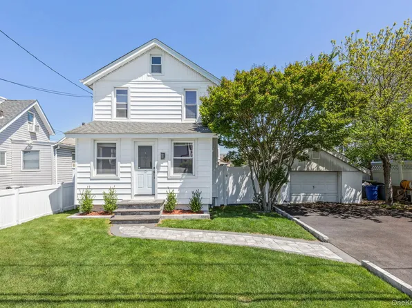 102 Clubhouse Road, Bellmore, NY 11710