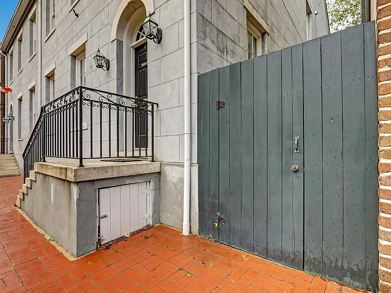 405 E Perry St — Photo 13