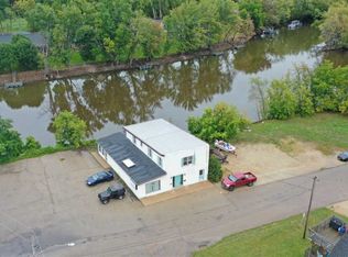 117 E South Water St, New London, WI 54961