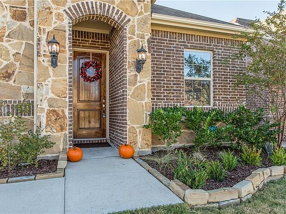 4th image of 3406 Hawthorn Ln