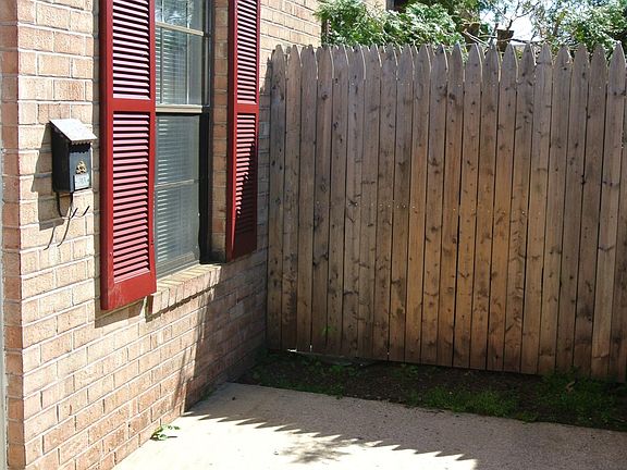 Private Entrance & Patio space