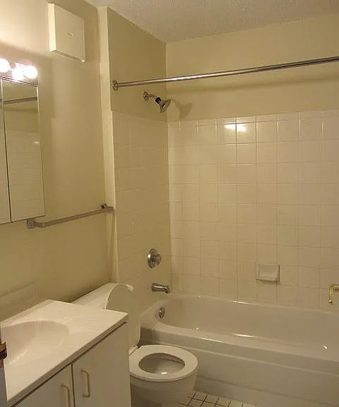 111 W Maple St #1904 — Photo 6