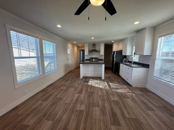 1199 E Santa Fe St, Gardner, KS 66030