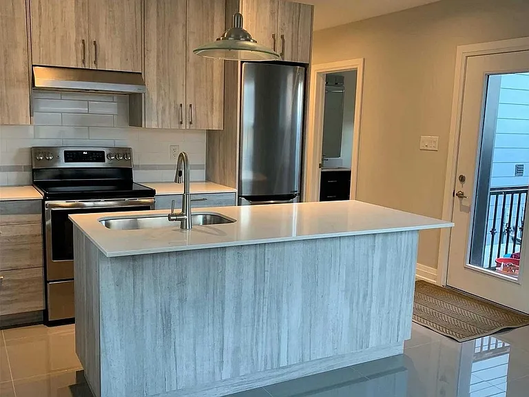 31 Alma Ave #1 — Photo 1