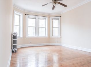 3945 W Roscoe St #3B, Chicago, IL 60618