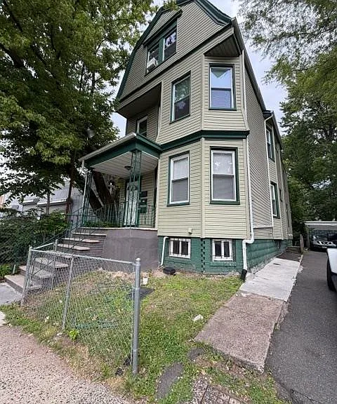 296 N Clinton St — Photo 12