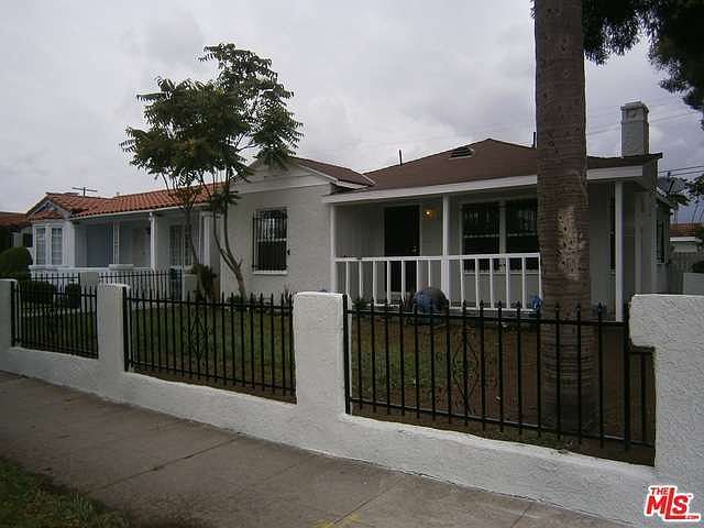 1st image of 701 W 103rd St