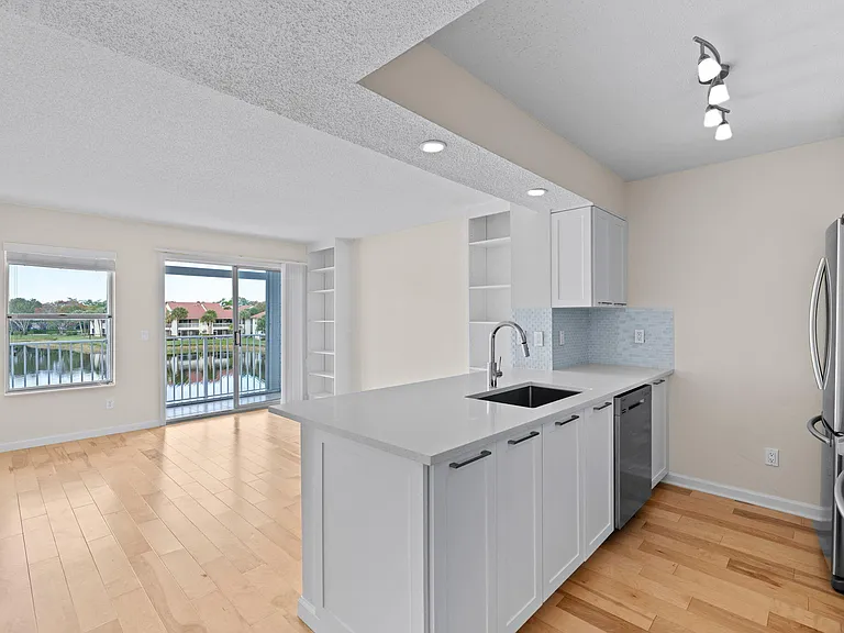 286 Cypress Point Dr — Photo 6