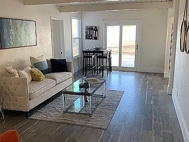 3rd image of 809 Payne Dr