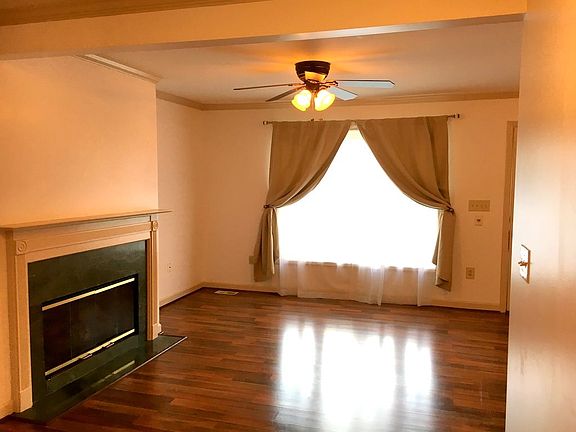 4th image of 303 W Pointe Dr