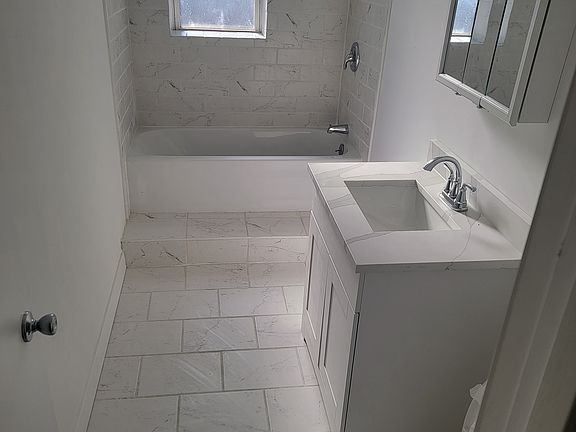5th image of 4049 W Cortland St APT 2