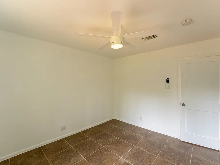1307 Berkshire Dr — Photo 22