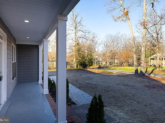 3rd image of 409 Tulip Poplar Ln