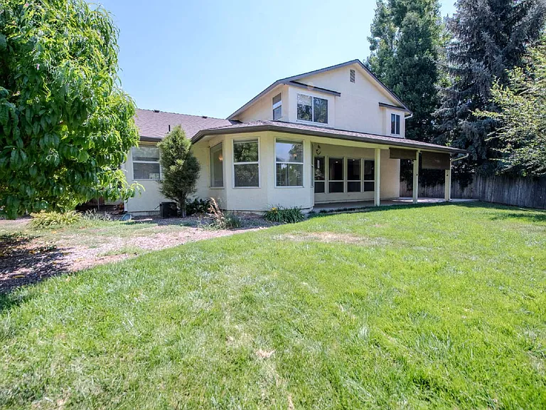 5643 N Citadel Way — Photo 4