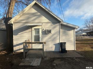 524 Caroline St #B, Pekin, IL