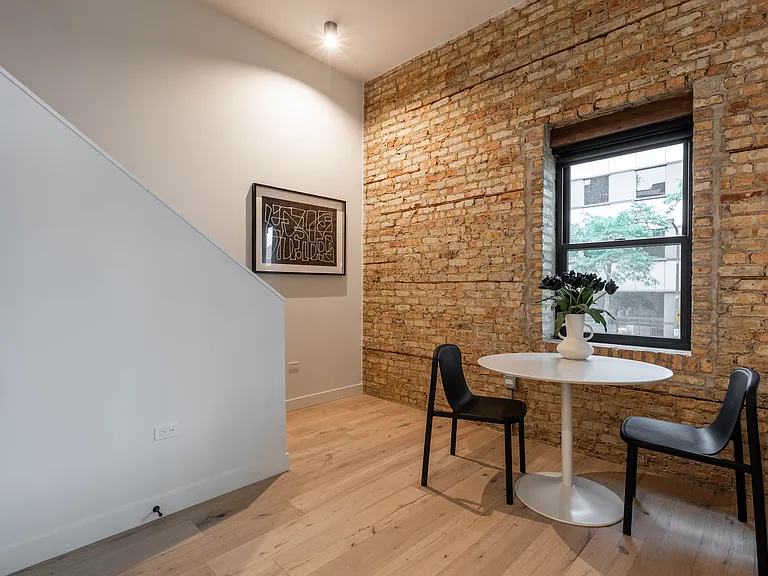 1700 Oak #01 (former model unit)
