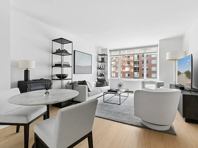 210 Warren St #7E — Photo 1